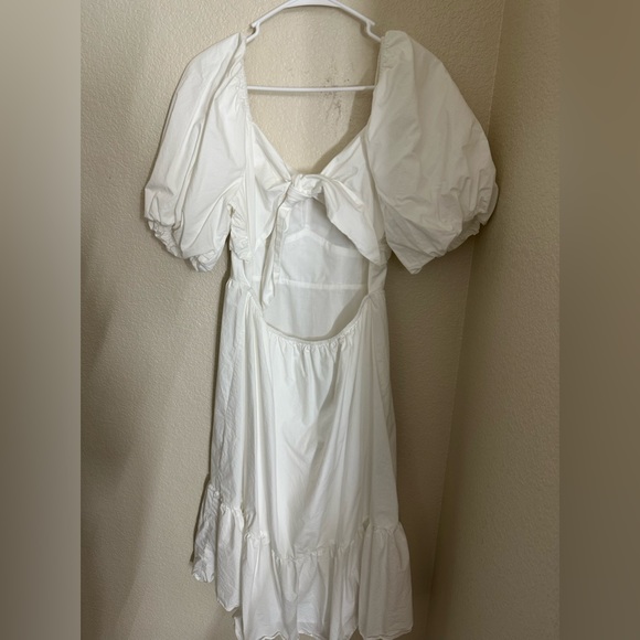 Puff sleeve cotton white dress size large open tied back - Picture 4 of 7